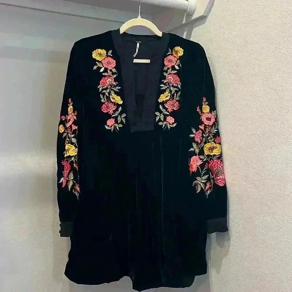 Women’s Free People Mia Embroidered Black Velvet Tunic Dress: Size: XS - Picture 1 of 3